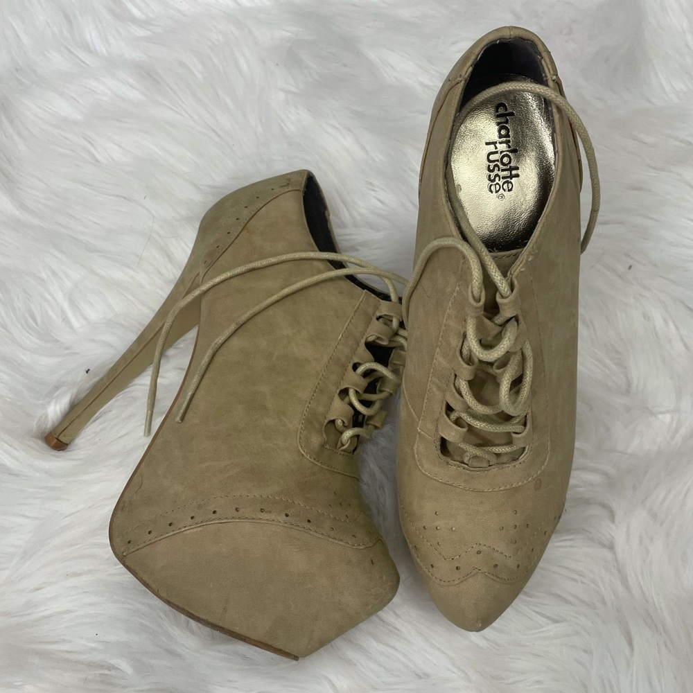 Cutest laced booty heels!